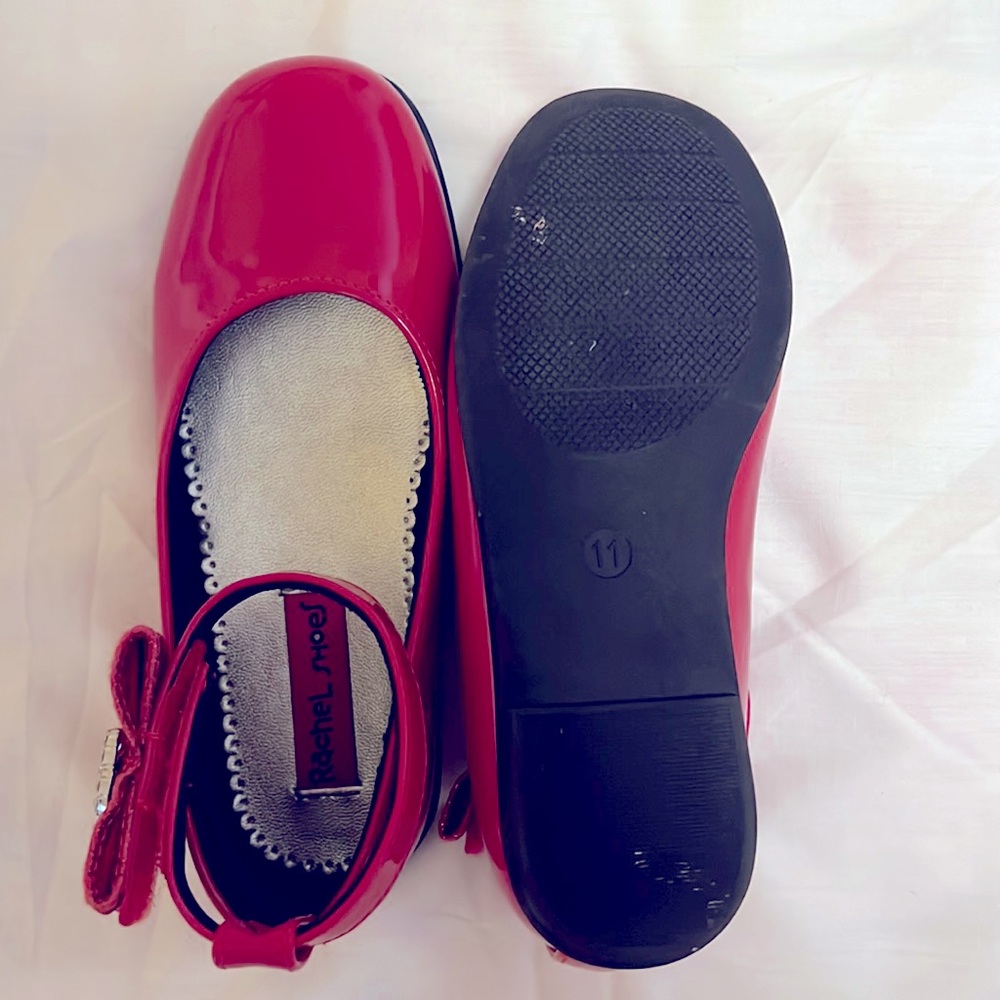 Little girl red shoes.